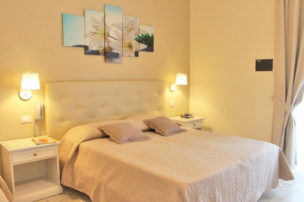 Hotel Florida ซอร์เรนโต ภายนอก รูปภาพ