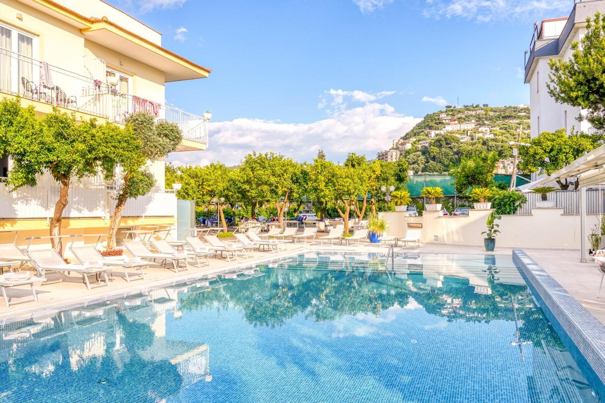 Hotel Florida ซอร์เรนโต ภายนอก รูปภาพ
