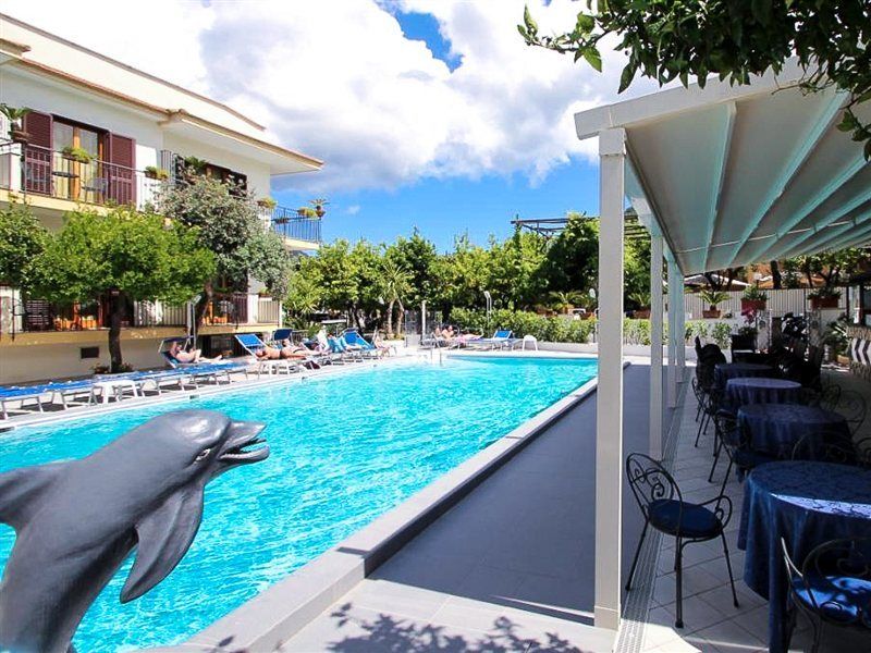 Hotel Florida ซอร์เรนโต ภายนอก รูปภาพ